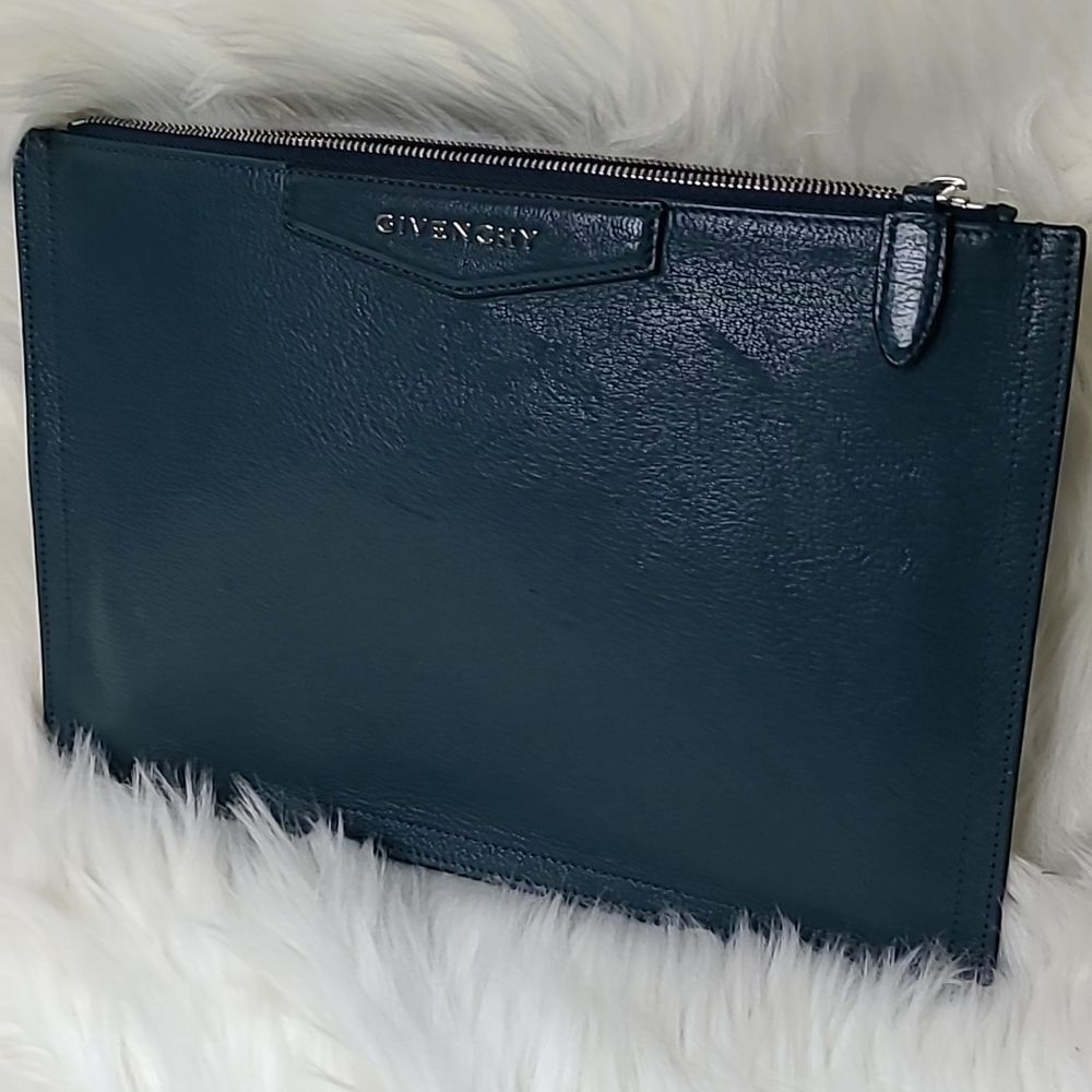 💯 Authentic Givenchy Clutch Bag🍀 - Picture 12 of 14